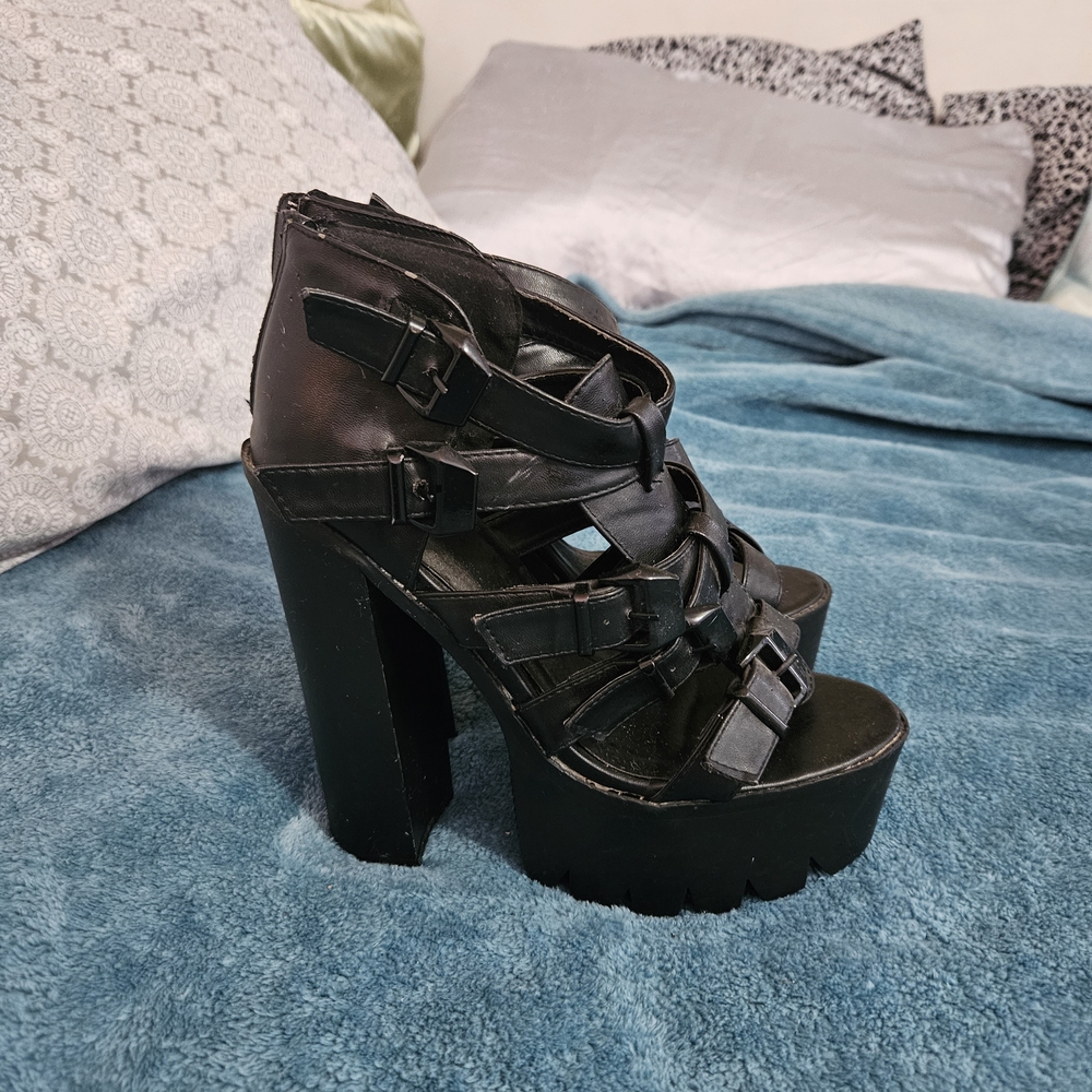 FRH Black Chunky Strappy Heels